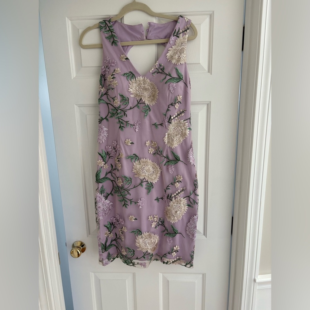 Lavender floral knee length dress. Size 8 - Picture 3 of 5